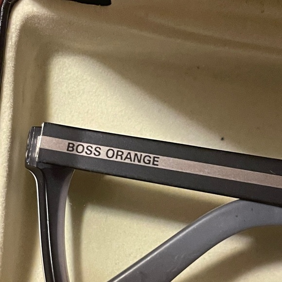Boss orange eyeglass gray and silver flexible frames.no damage. Good conditions - Picture 2 of 13